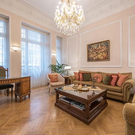 The Rare Luxury Gem Near Syntagma, Kolonaki Square Apartamento Atenas Exterior foto
