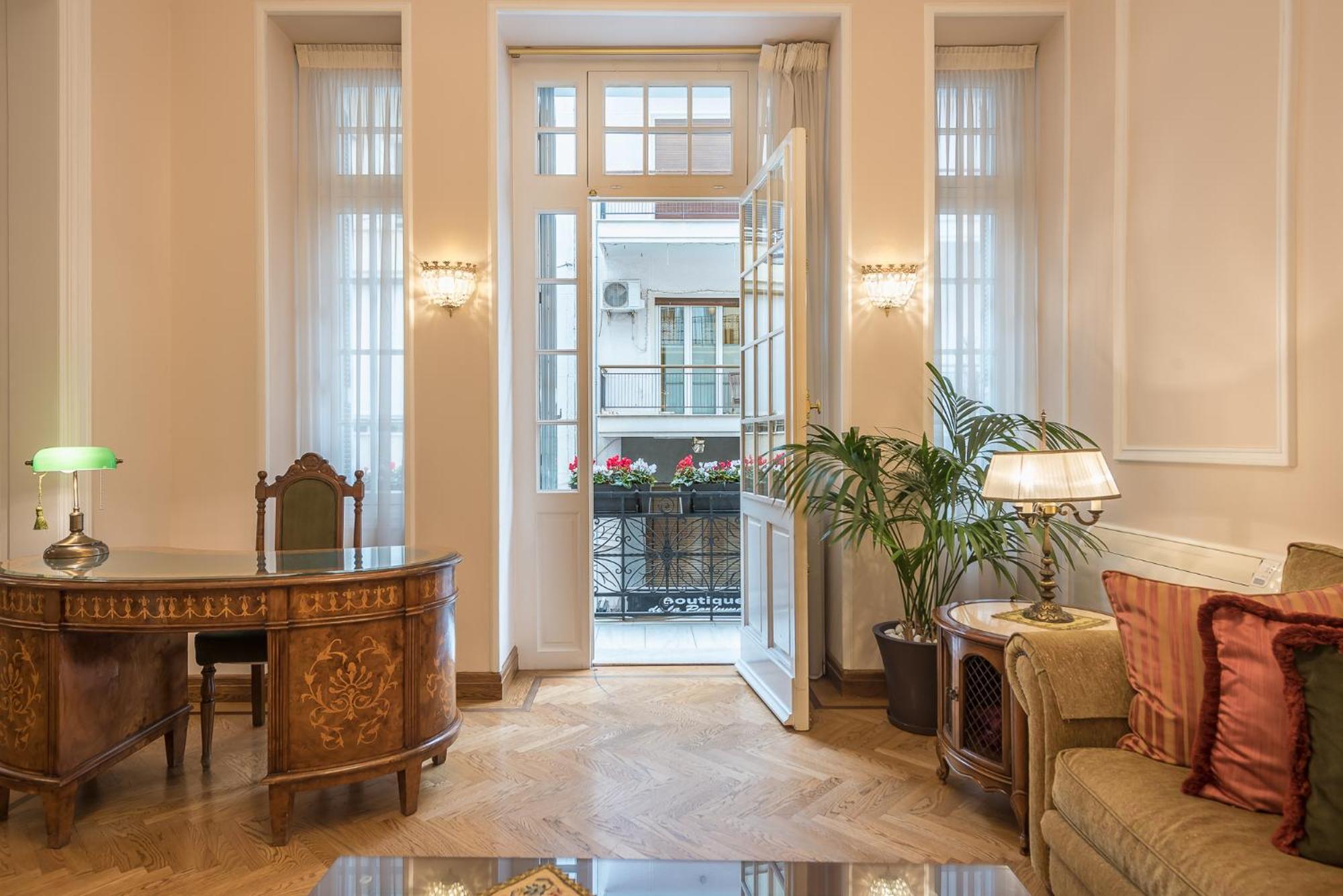 The Rare Luxury Gem Near Syntagma, Kolonaki Square Apartamento Atenas Exterior foto