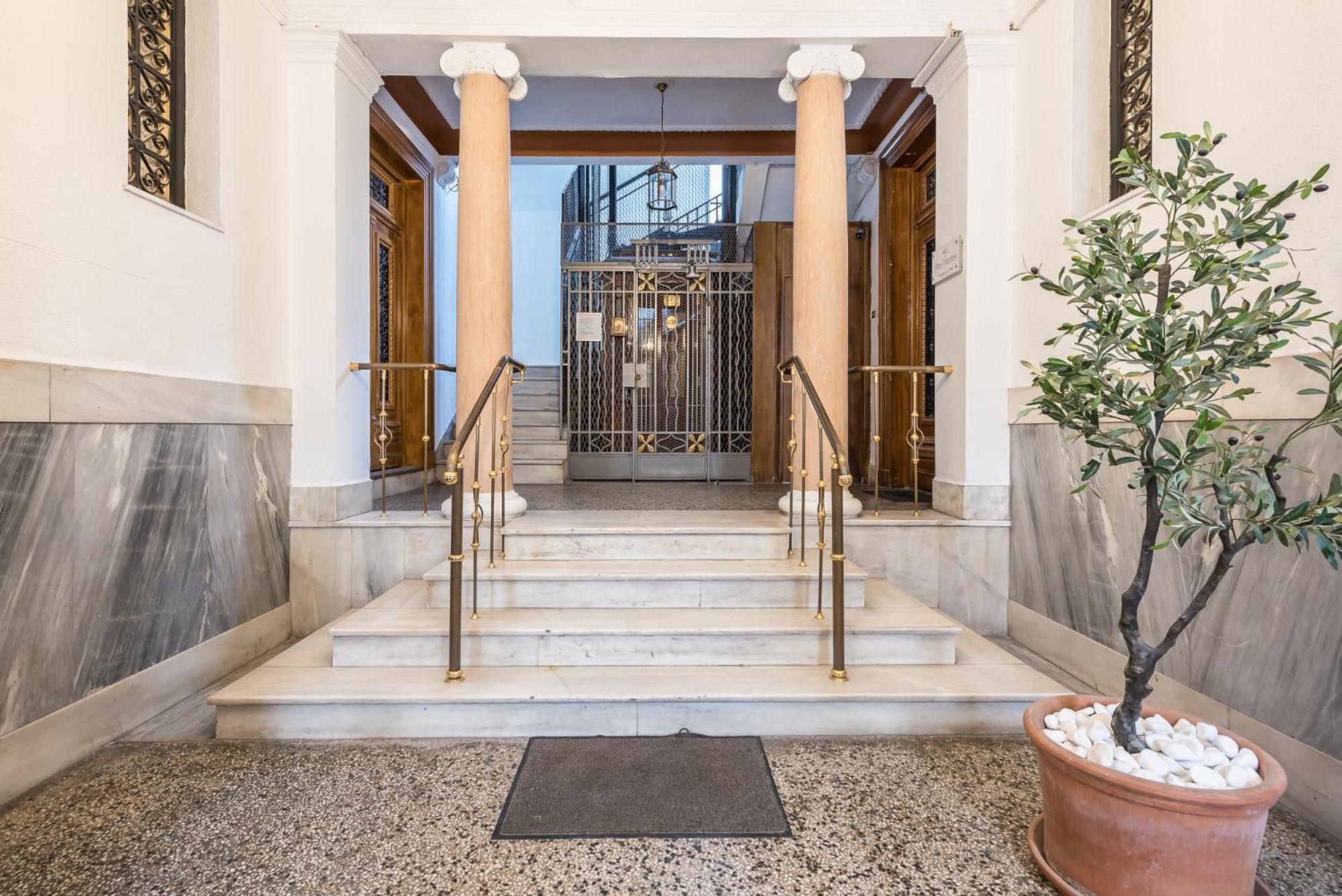 The Rare Luxury Gem Near Syntagma, Kolonaki Square Apartamento Atenas Exterior foto