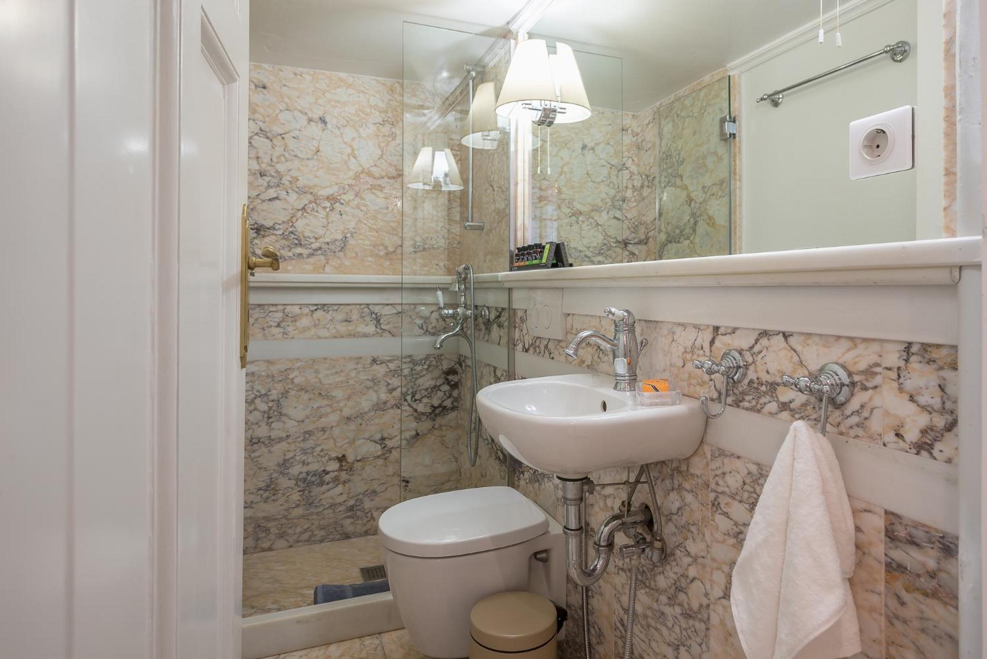 The Rare Luxury Gem Near Syntagma, Kolonaki Square Apartamento Atenas Exterior foto