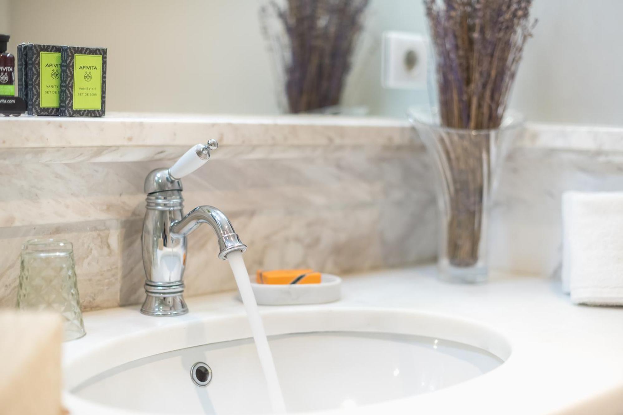 The Rare Luxury Gem Near Syntagma, Kolonaki Square Apartamento Atenas Exterior foto