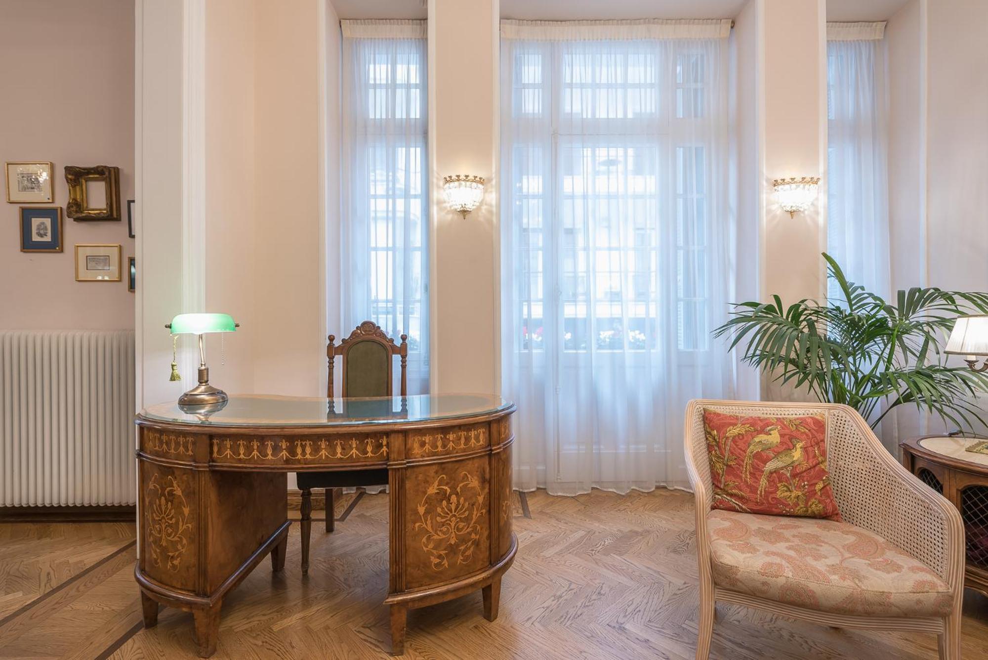 The Rare Luxury Gem Near Syntagma, Kolonaki Square Apartamento Atenas Exterior foto